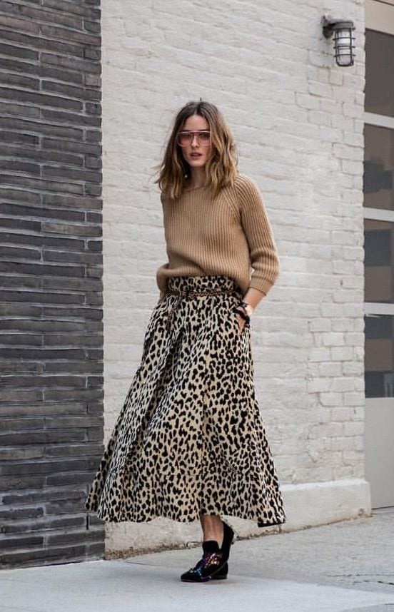 how to wear a leopard skirt in the fall