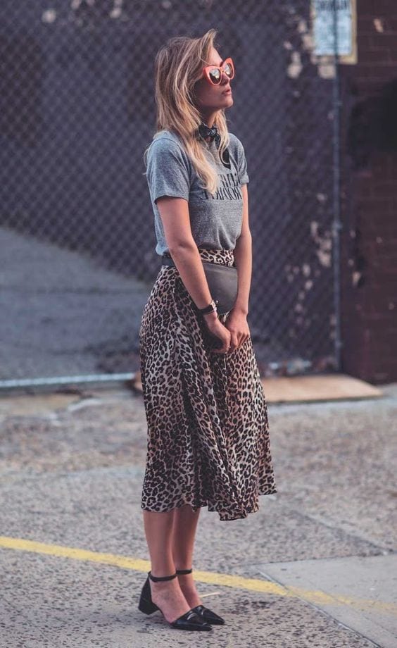 t-shirt and leaoprad skirt outfit inspo