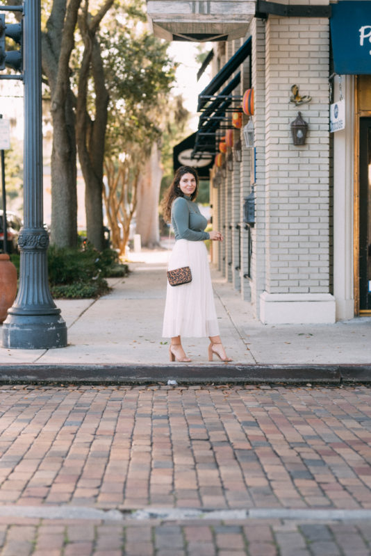 Holiday Outfit Ideas: White Pleated Skirt and a Turtleneck | Yeah Ok Ciao